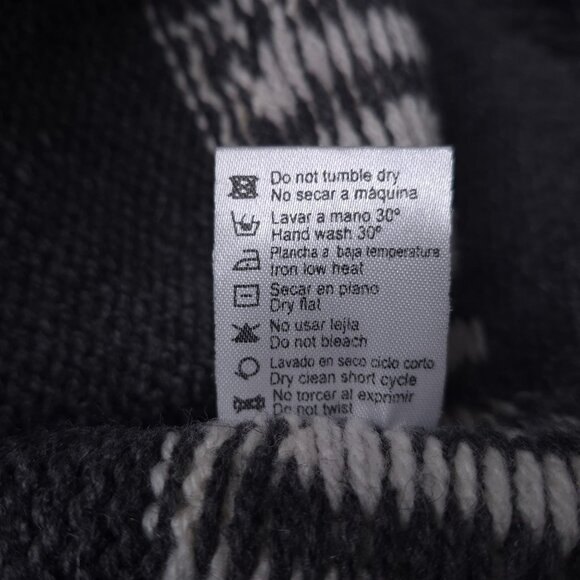 Gamboa Alpaca Wool Poncho Womens OS Gray White Chevron Pattern Fringe Hem - Picture 6 of 6